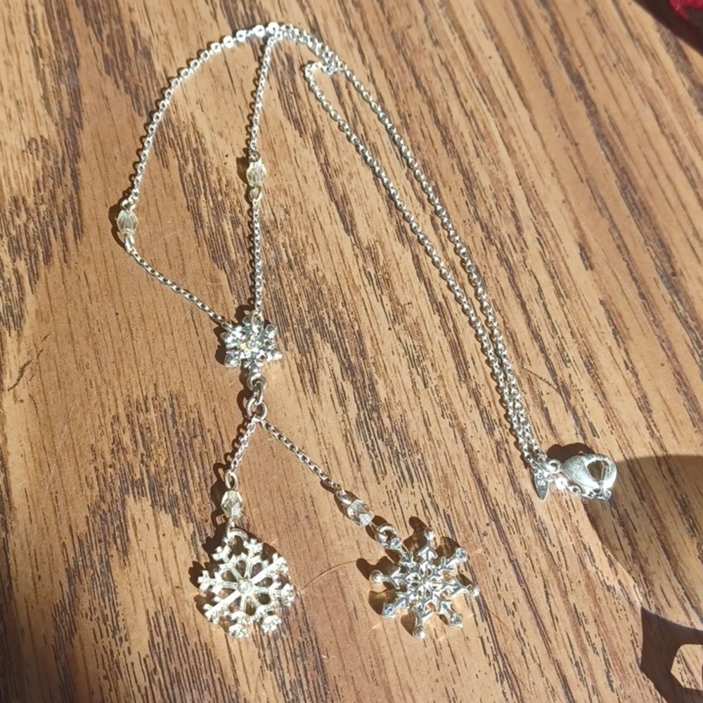 Retro Avon Snowflakes Lavalier Necklace, 16" silver plated.
